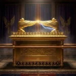 A Arca da Aliança dourada no interior do Santo dos Santos do Tabernáculo, com descarga elétrica azul entre as asas dos querubins, ilustrando um capacitor bíblico de alta voltagem e o projeto perfeito descrito no Êxodo.